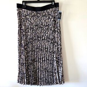 NWT! VINCE CAMUTO PLEADED FLOWY SKIRT SIZE LARGE ($79)